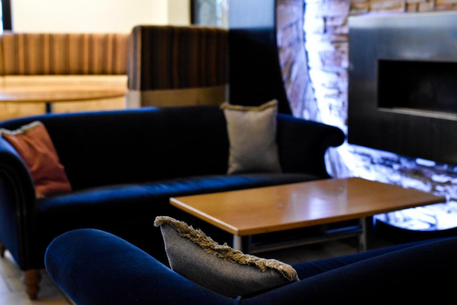 The Bluebell Hotel Neath Bagian luar foto