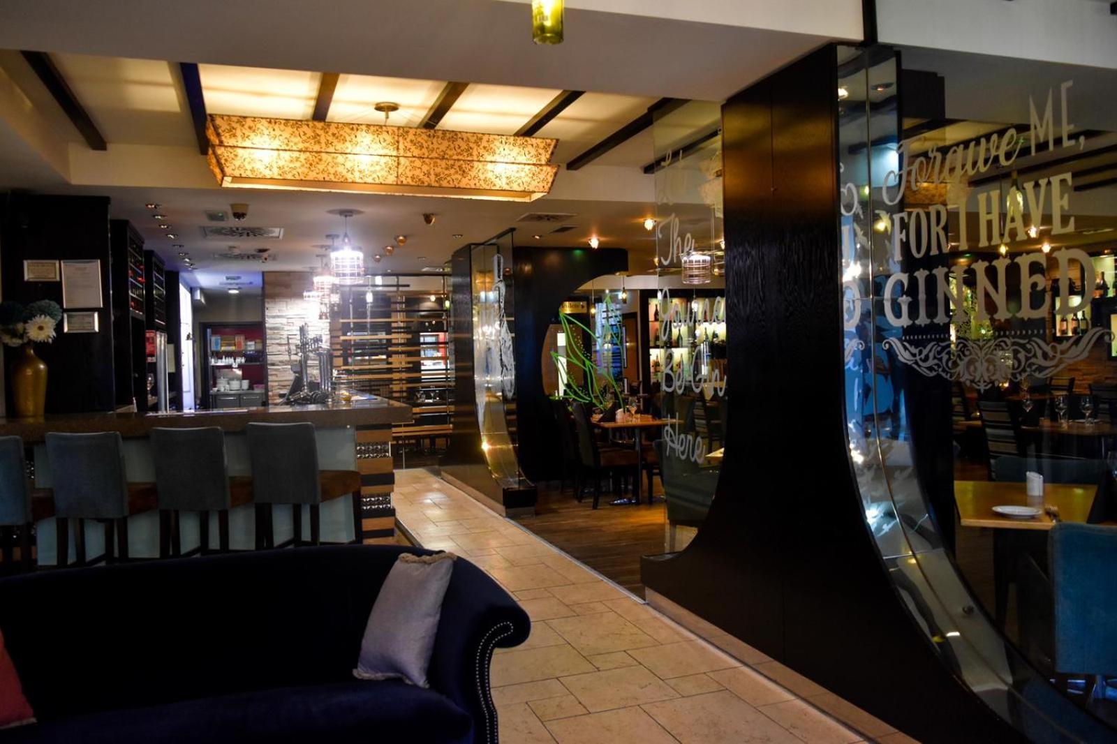 The Bluebell Hotel Neath Bagian luar foto