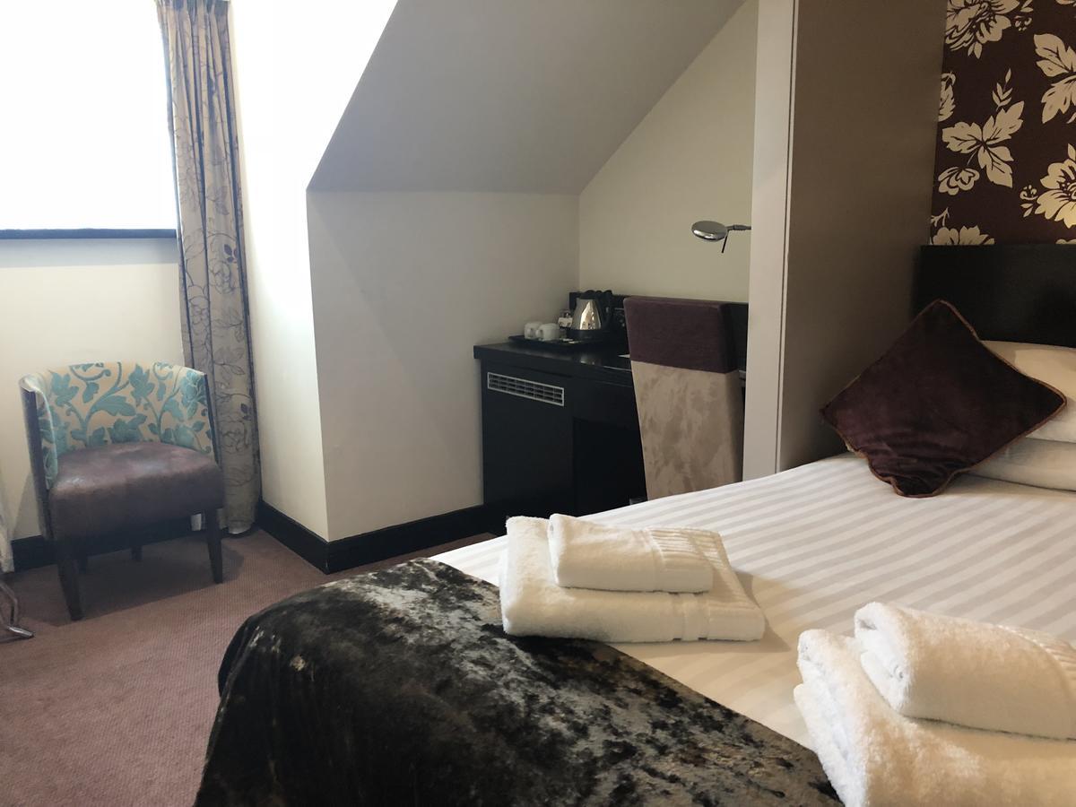 The Bluebell Hotel Neath Bagian luar foto
