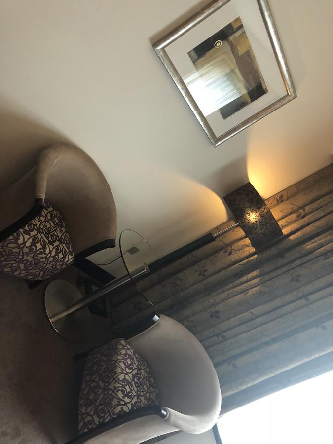The Bluebell Hotel Neath Bagian luar foto