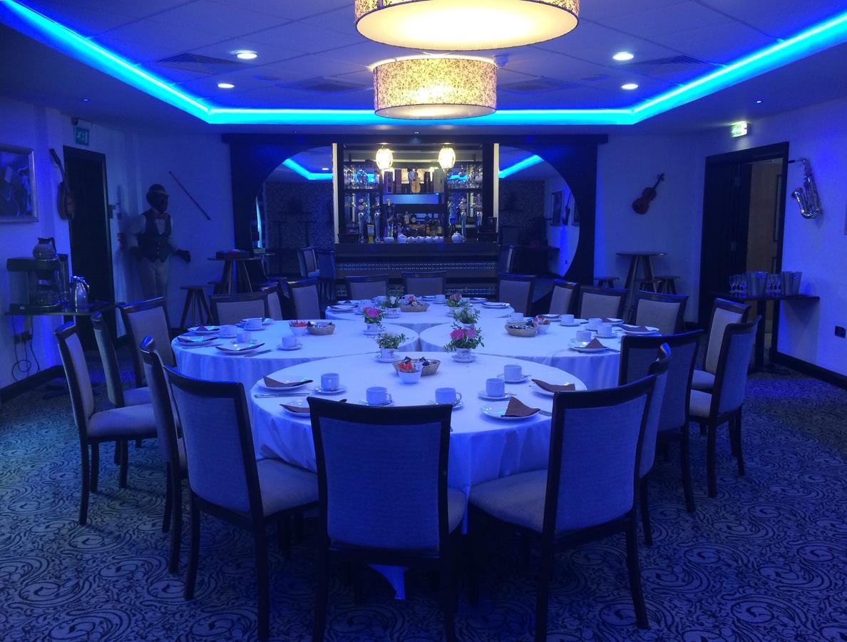The Bluebell Hotel Neath Bagian luar foto