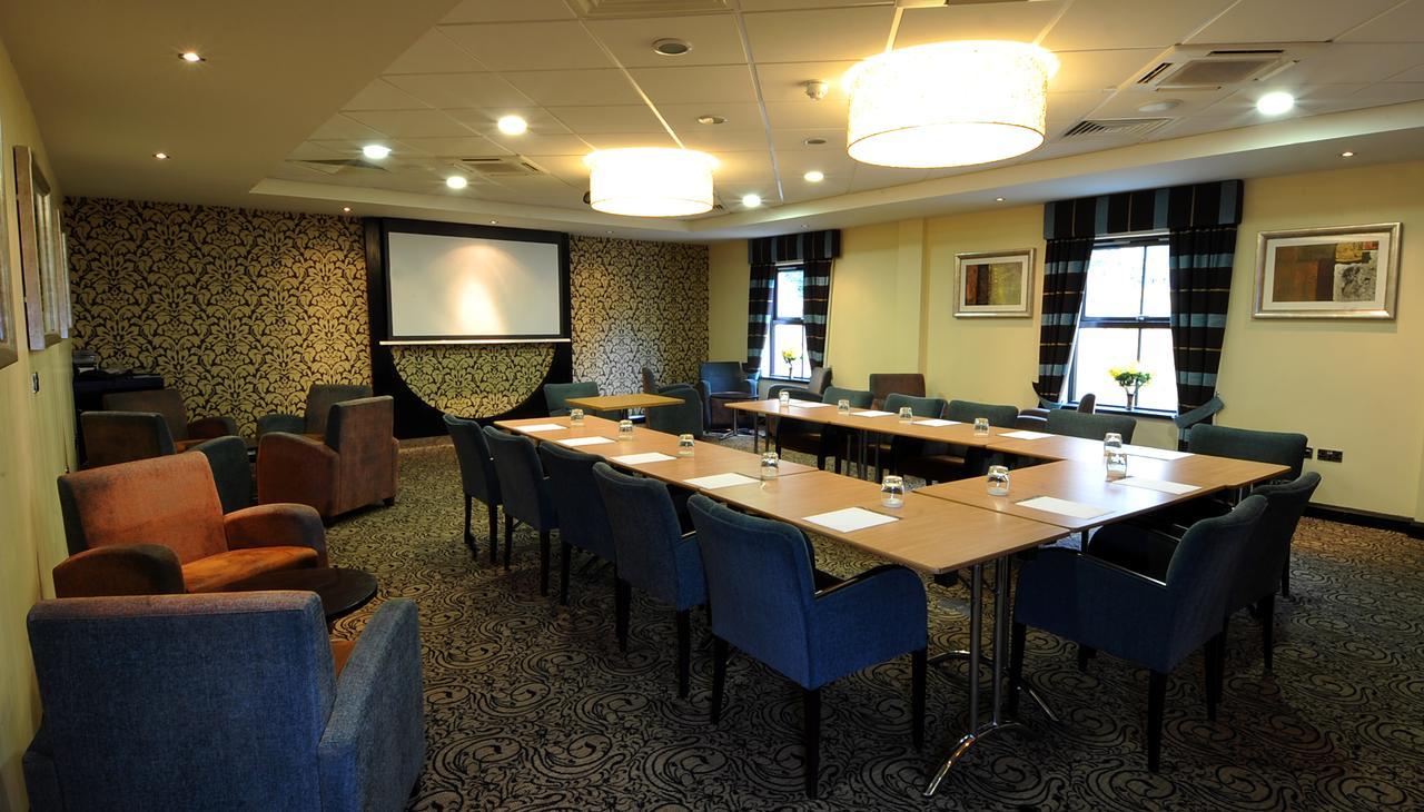 The Bluebell Hotel Neath Bagian luar foto