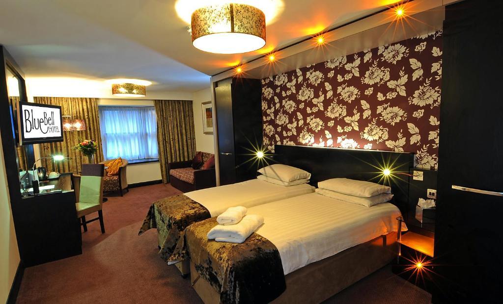 The Bluebell Hotel Neath Bagian luar foto